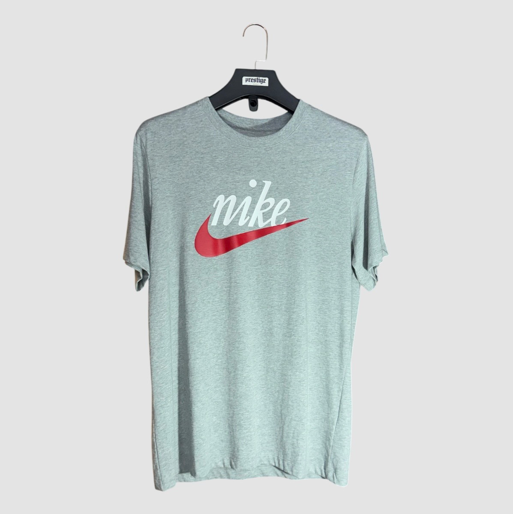 T-Shirt Nike Script Logo – Gris Chiné