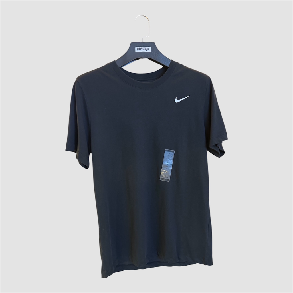 T-Shirt Nike Swoosh Essential – Noir